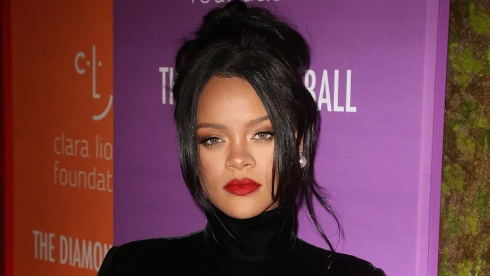 Rihanna neotáľala. Prvá fotka s rastúcim bruškom
