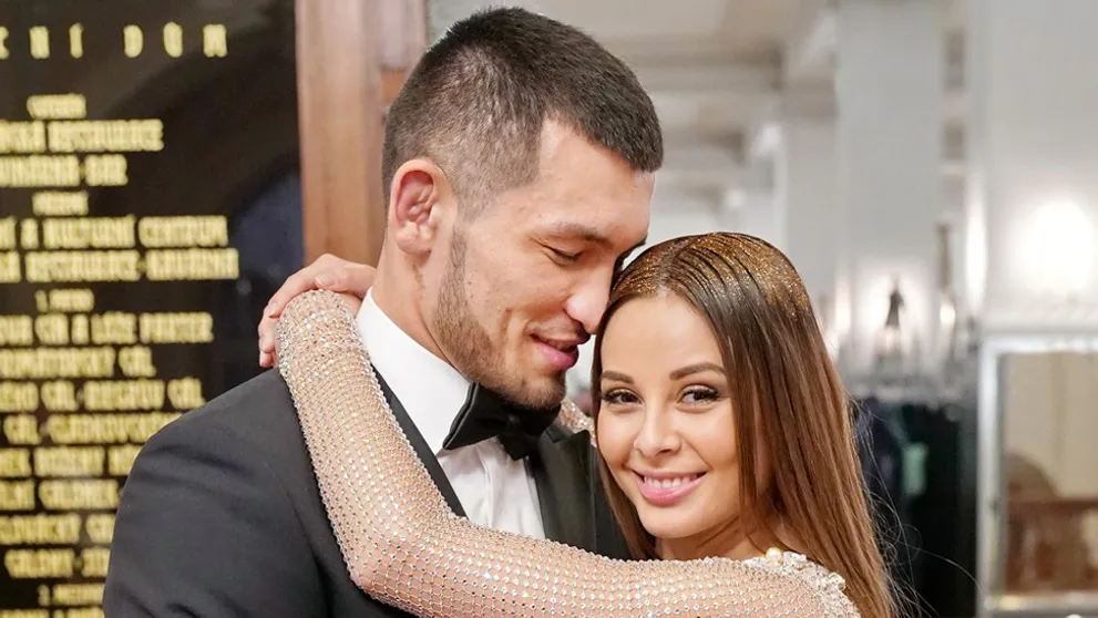 Horúca titulka zamilovaného páru: Monika Bagárová s priateľom hore bez