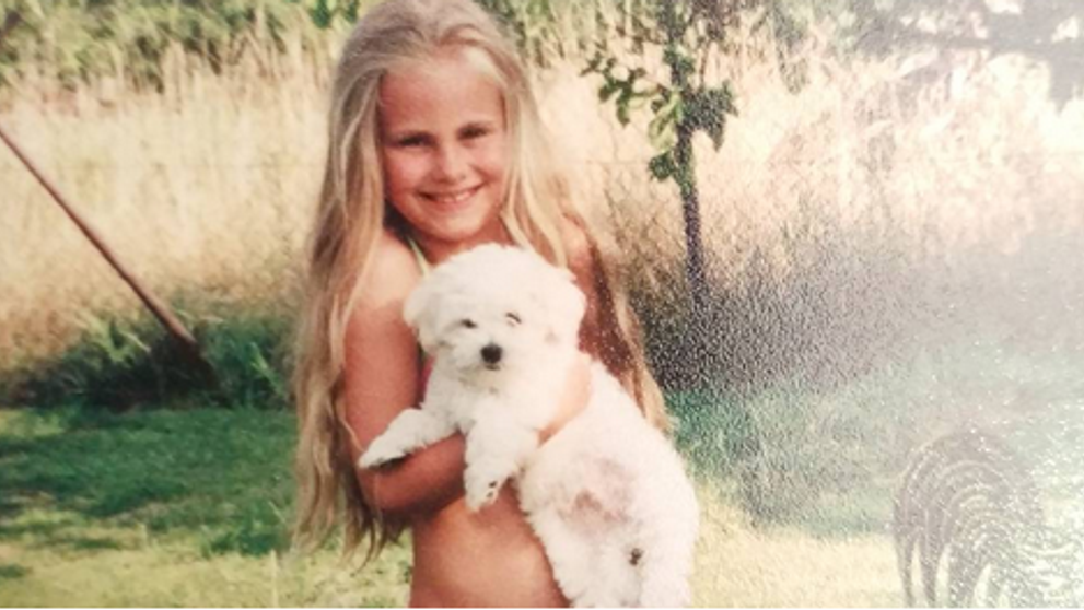 Viete, kto je toto rozkošné dievčatko? Vyrástla z nej sexy čiernovláska