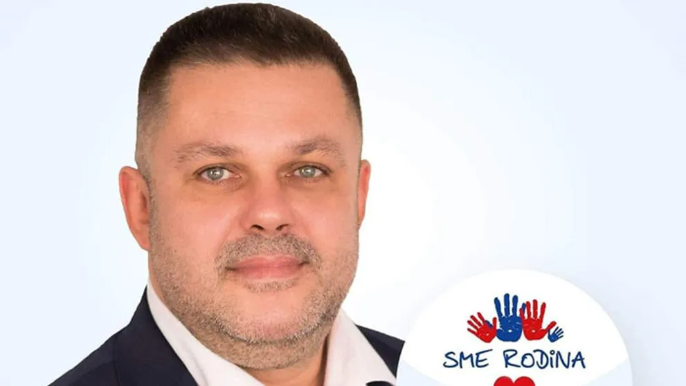 Bol by z nich pekný párik? Ak prinesieš peniaze, budem navždy tvoja!