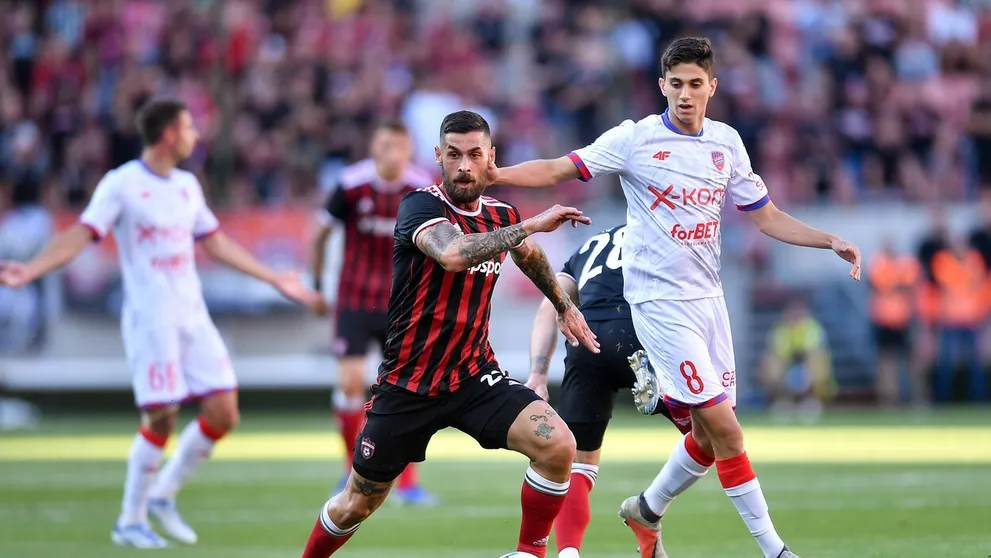 Z futbalistu ženáč: A pozrite na jeho krásnu manželku