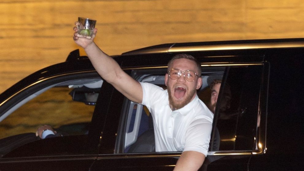 McGregor bez boja prišiel o titul šampióna v ľahkej váhe