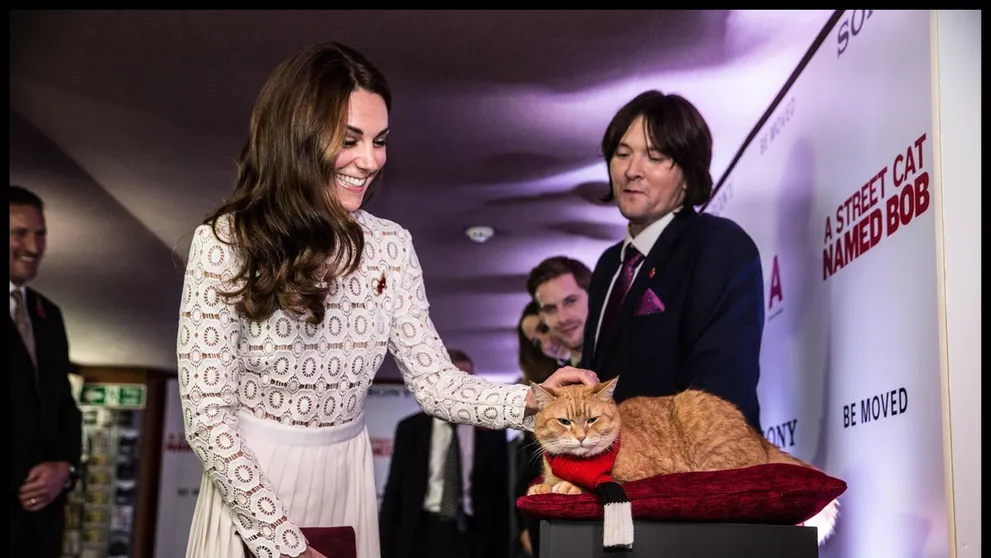 Príbeh, ktorý očaril aj vojvodkyňu Kate! Život hudobníka závislého na heroíne zachránil kocúr