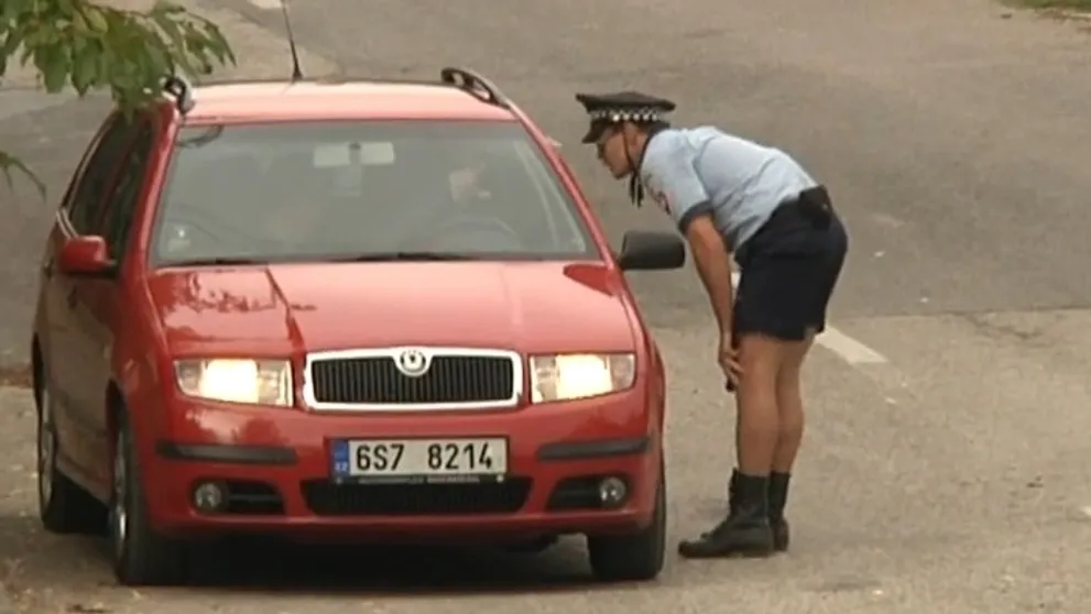 Kubovčík v kostýme policajta Sojku zastavil auto nič netušiacich Čechov