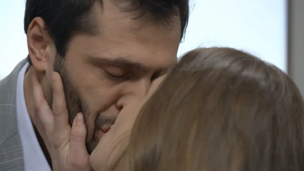 KONEČNE! Po prvej puse sa oddali vášni priamo na stole