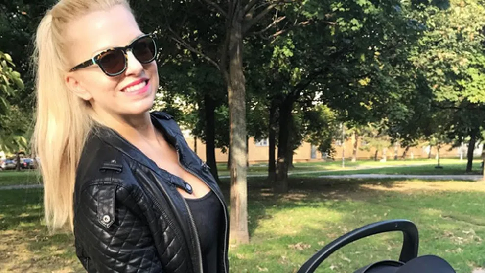 Švajdovci na prechádzke s Adamkom. Sexy mamina a otecko v akcii