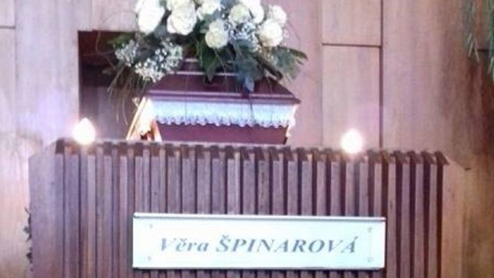 Na pohreb speváčky Věry Špinarovej prišli tisíce jej fanúšikov