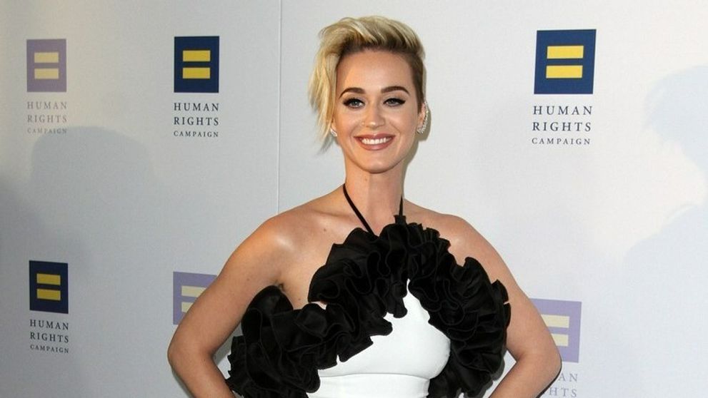 Tajomstvo Katy Perry odhalené: Za kontroverzným hitom o bozkávaní so ženou je táto slávna speváčka!