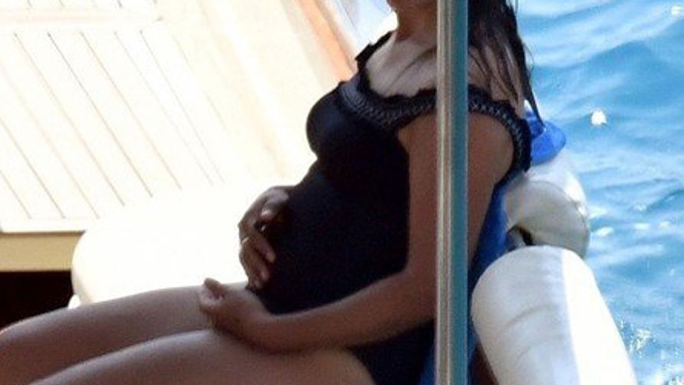 Tretie dieťa na ceste? Slávny pár týmto záberom vyvolal špekulácie