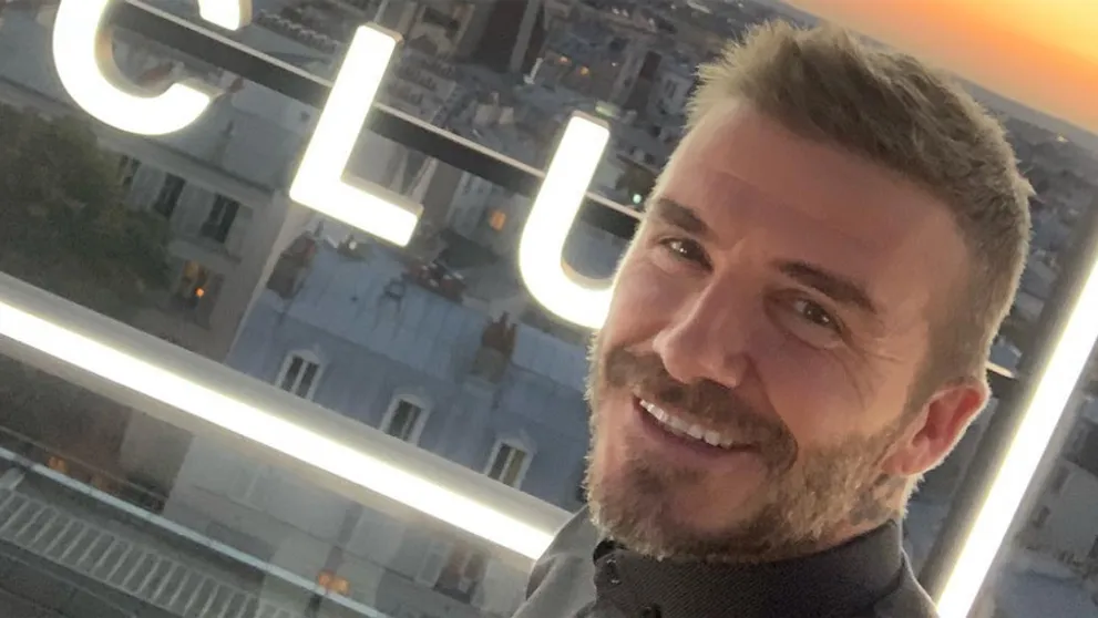 Sexy alebo nasmiech? David Beckham s mejkapom na tvári