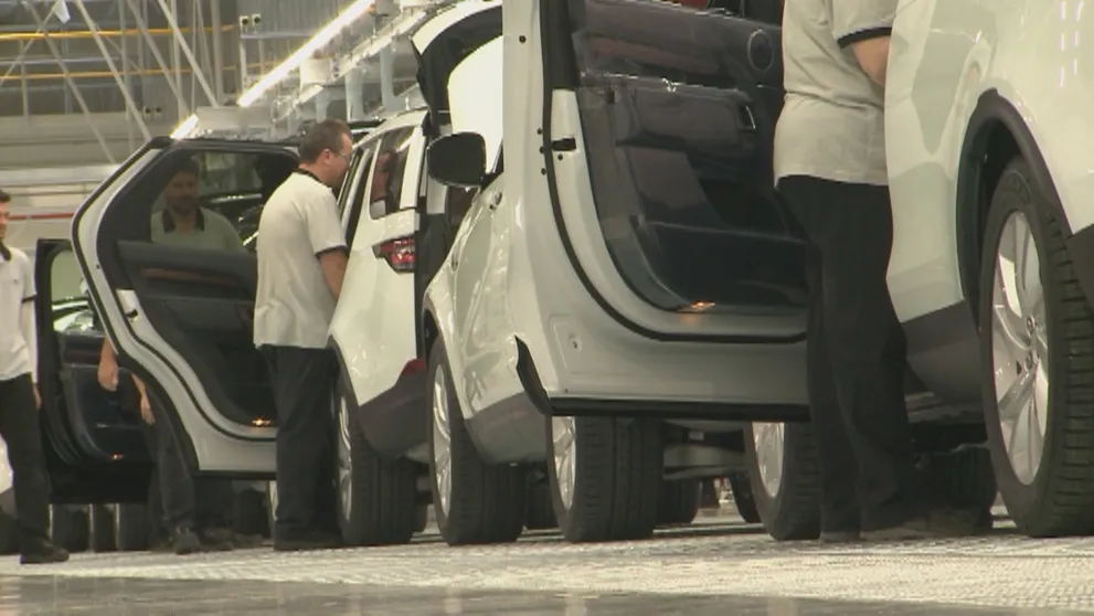 Kým iné naše automobilky nábor stopli, Jaguar hľadá takmer tisíc nových zamestnancov