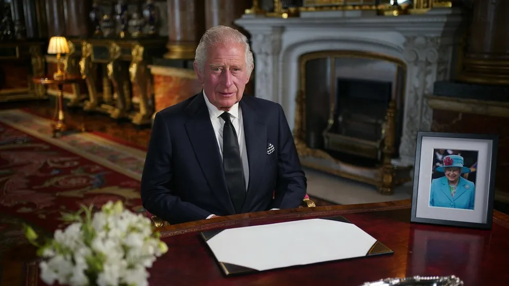 Karol III. prvýkrát prehovoril k verejnosti: Prekvapivé slová na adresu Harryho a Meghan
