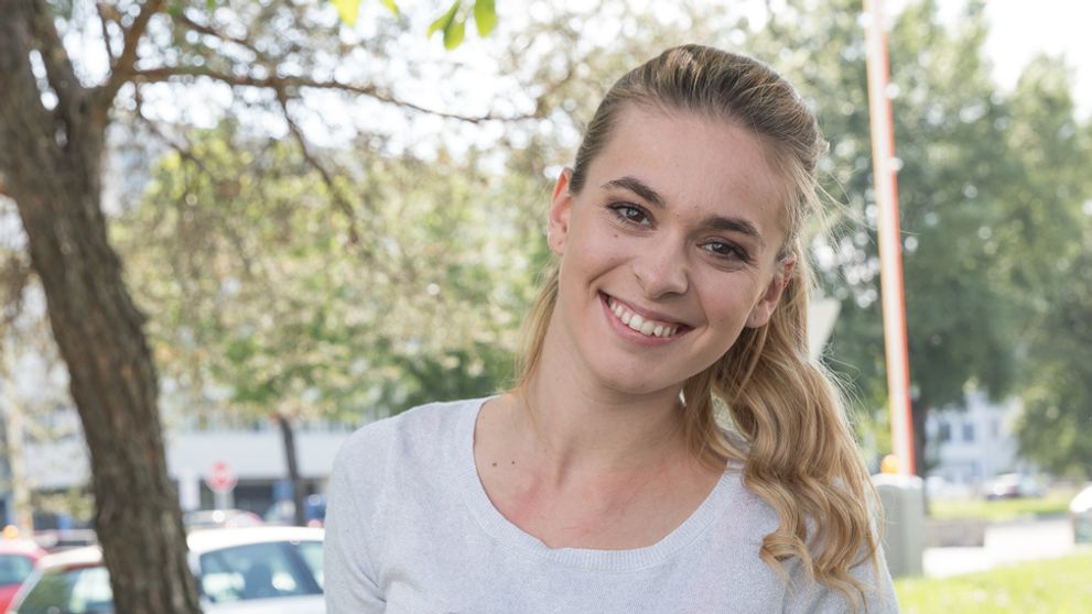 Kráska z kultového sitkomu vystavila telo slnečným lúčom: Fanúšikovia chcú viac!