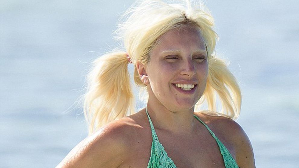 Lady Gaga v zarezaných bikinách. Takto má vyzerať poriadna ženská!